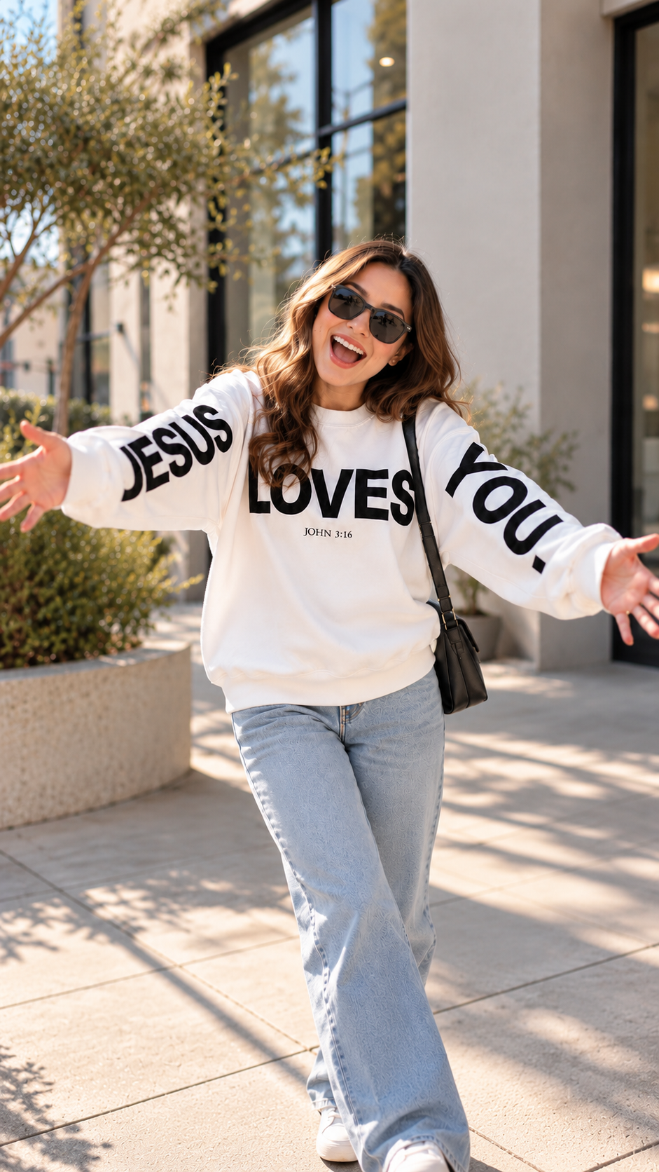 Jesus loves you Sweatshirt