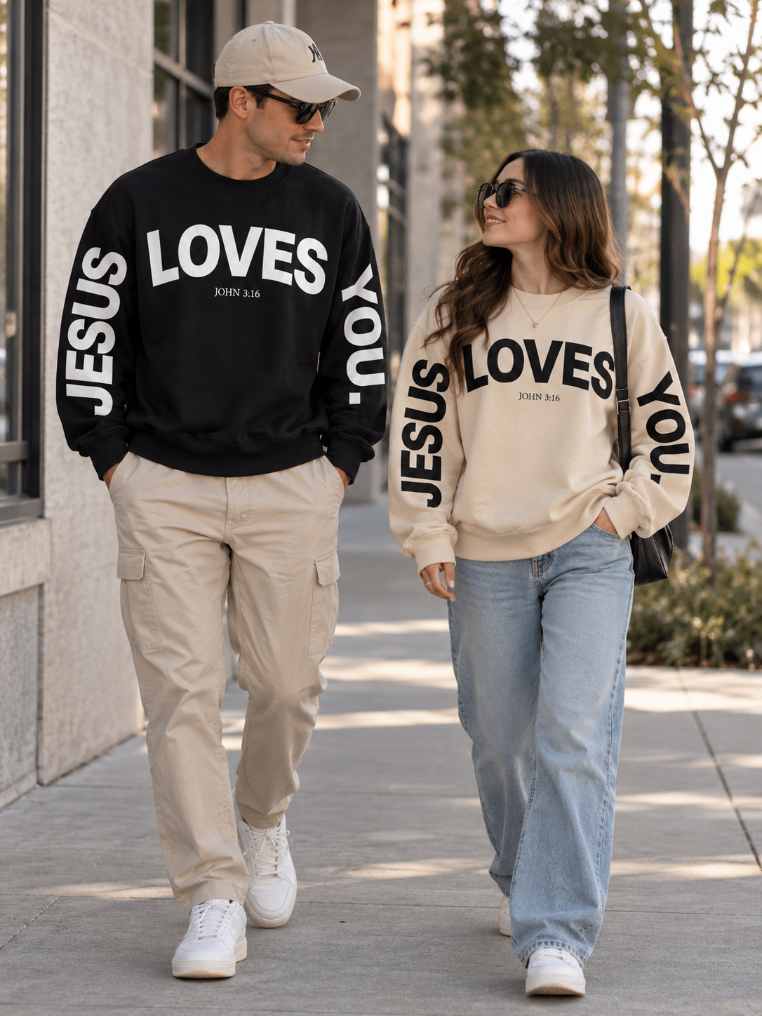 Jesus loves you Sweatshirt